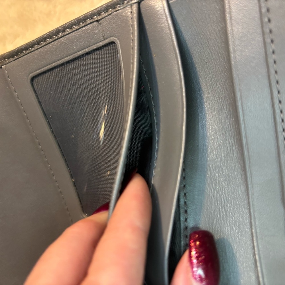 COACH Wallet Signature C Charcoal Gray Silver Metallic Trifold Patent Leather - Picture 13 of 16